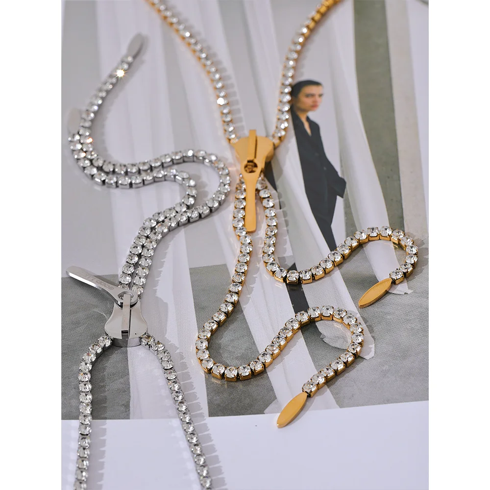 18K vergoldete Edelstahl-Halskette mit langem Zirkonia-Reißverschluss-Anhänger